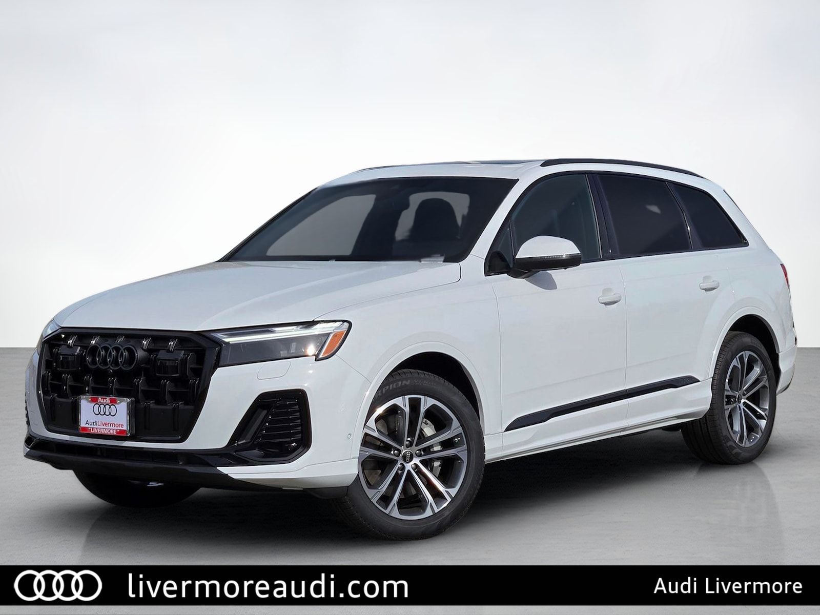 2026 Audi Q7 45 Premium Plus — full photo 1 of 45