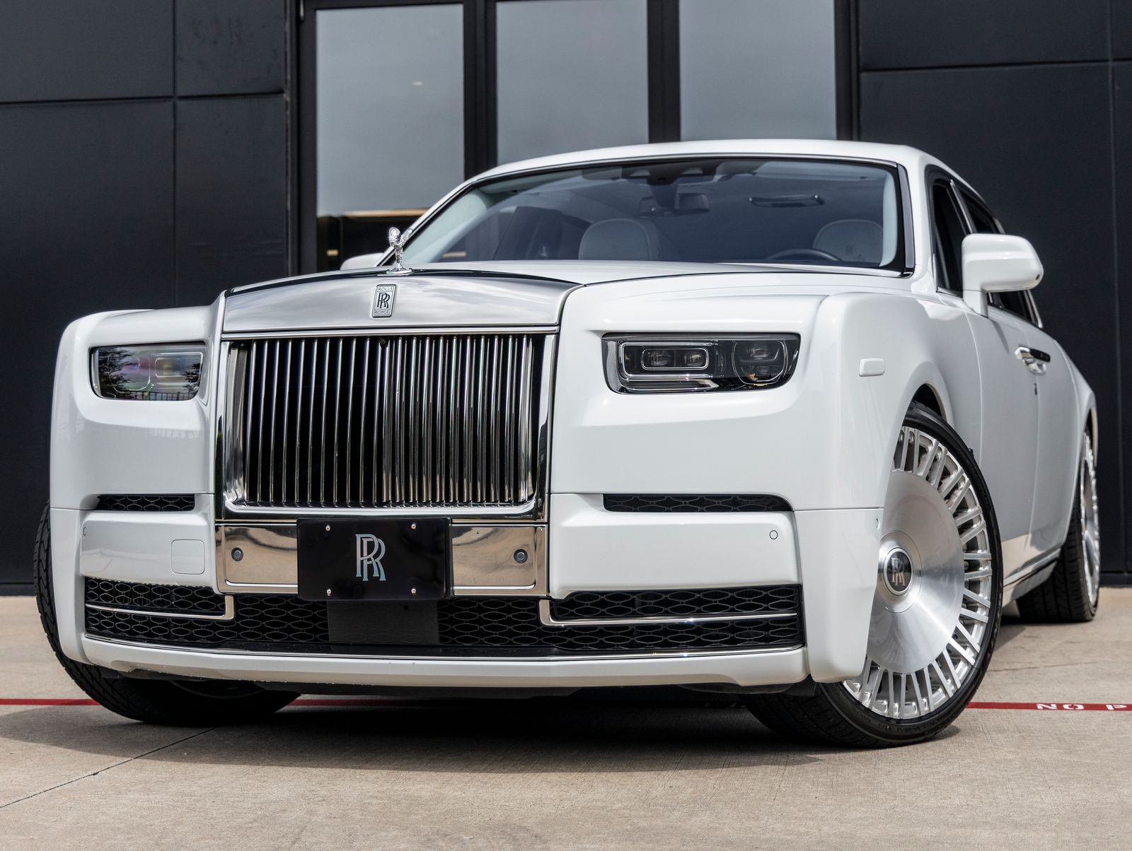 Arctic White 2023 Rolls-Royce Phantom Sedan Rear-Wheel Drive 8-Speed Automatic