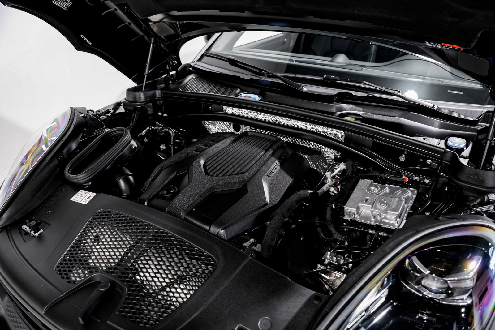 2024 Porsche Macan Base — photo 45