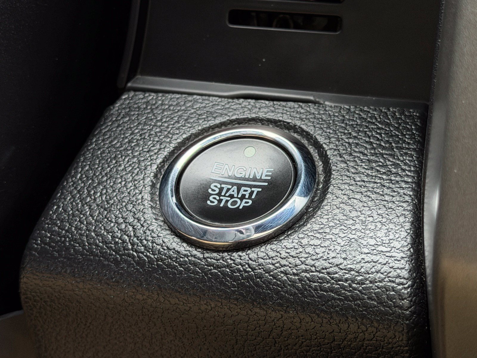 Used 2020 Magnetic Metallic Ford XLT image 31
