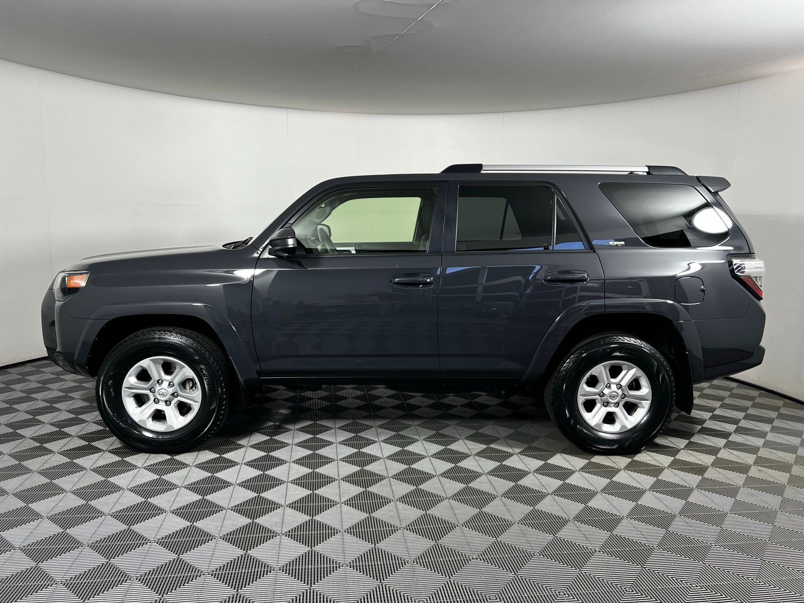 2024 Toyota 4Runner SR5 8