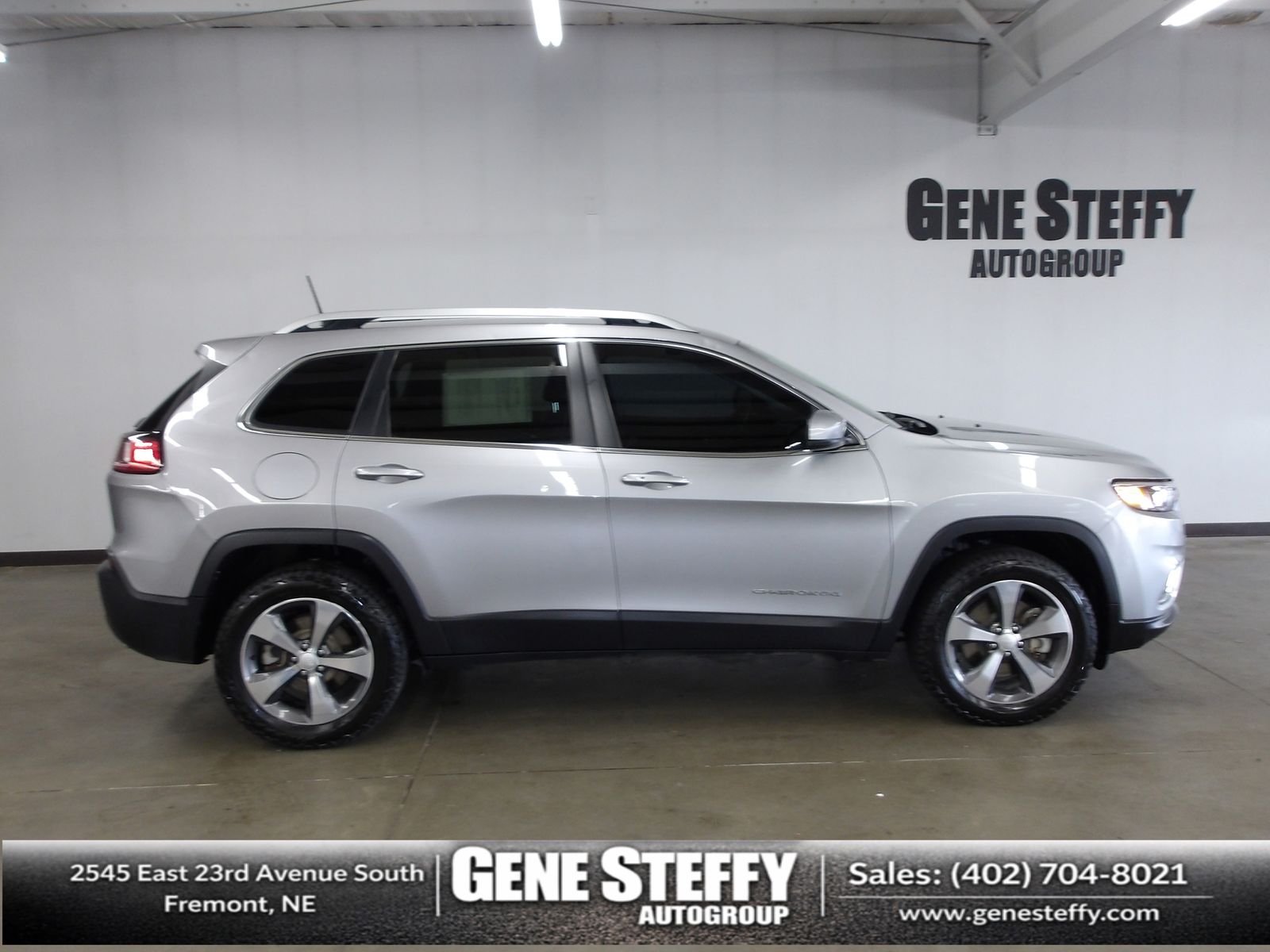 Billet Silver Metallic Clearcoat 2020 Jeep Cherokee SUV / Crossover Four-Wheel Drive 9-Speed Automatic