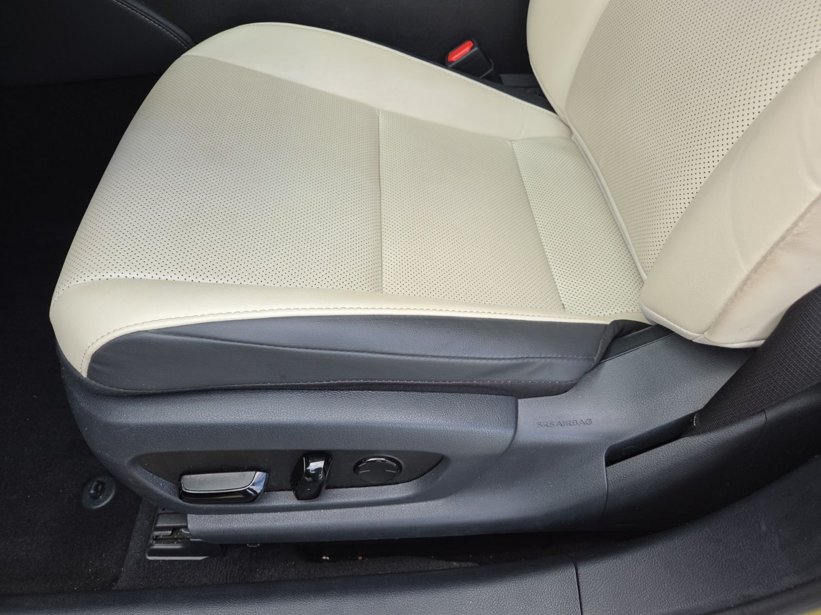 Used 2024 White Lexus 350 image 11