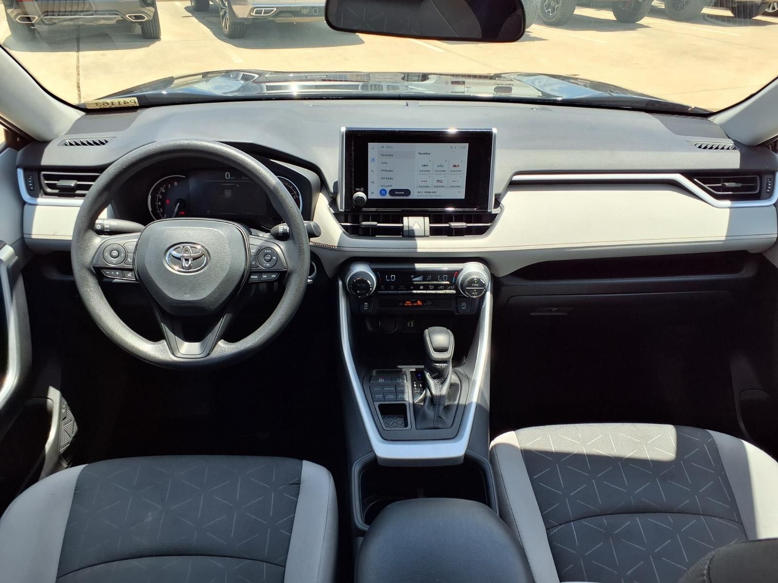 2025 Toyota RAV4 XLE - 10