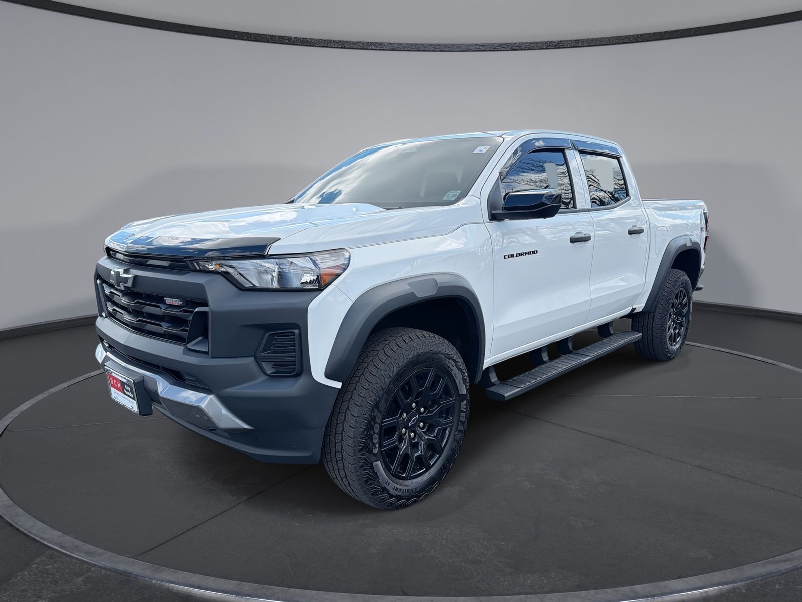 Summit White 2024 Chevrolet Colorado Trail Boss Crew Cab 4WD Pickup Truck Four-Wheel Drive 8-Speed Automatic