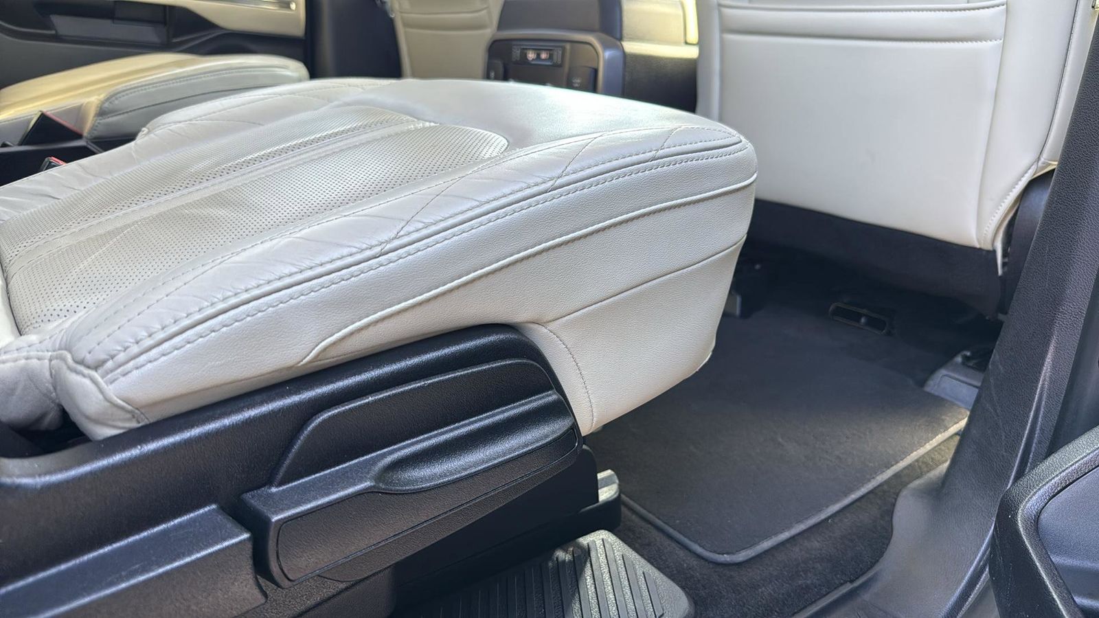 Used Car 2019 Ford Expedition Max  Platinum For Sale Under $25,000 In Austin, Texas