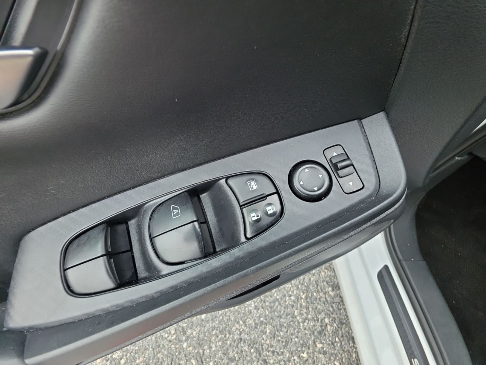 Used 2024 White Nissan SV image 22