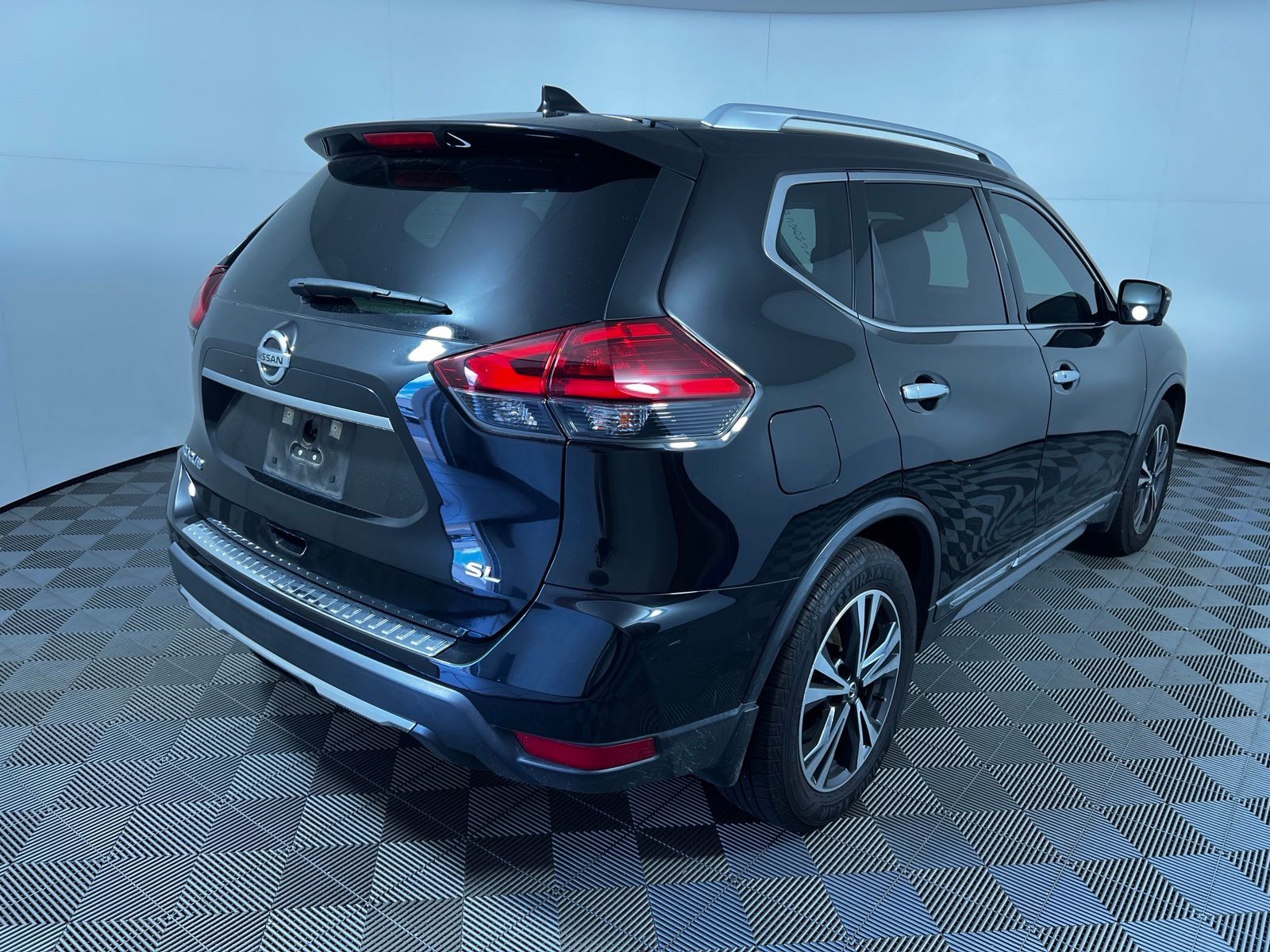 Thumbnail: 2017 Nissan Rogue - 5
