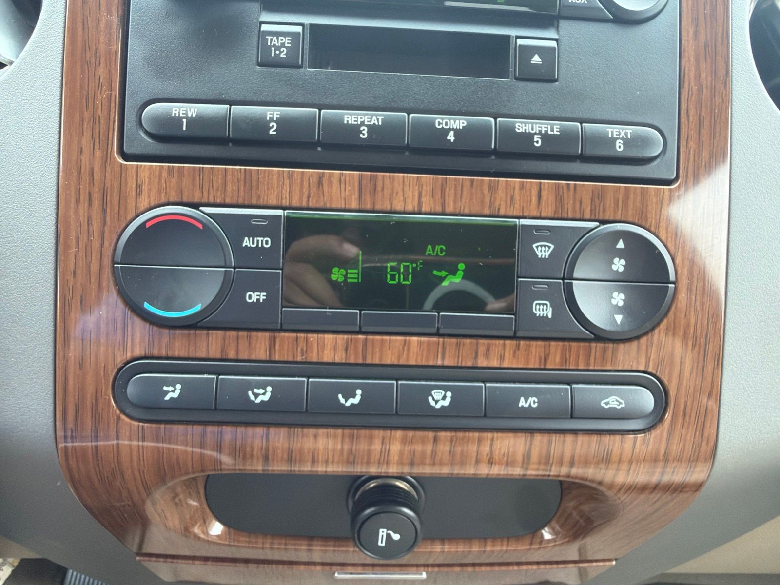 Used 2004  Ford Lariat image 20
