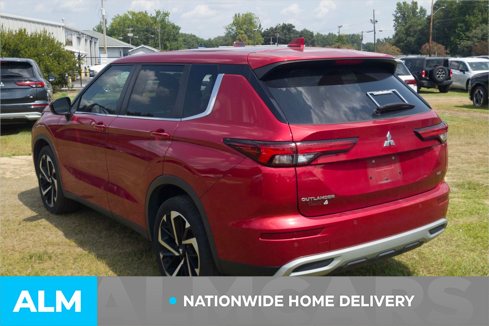 Used 2023 Red Diamond Mitsubishi SE image 4