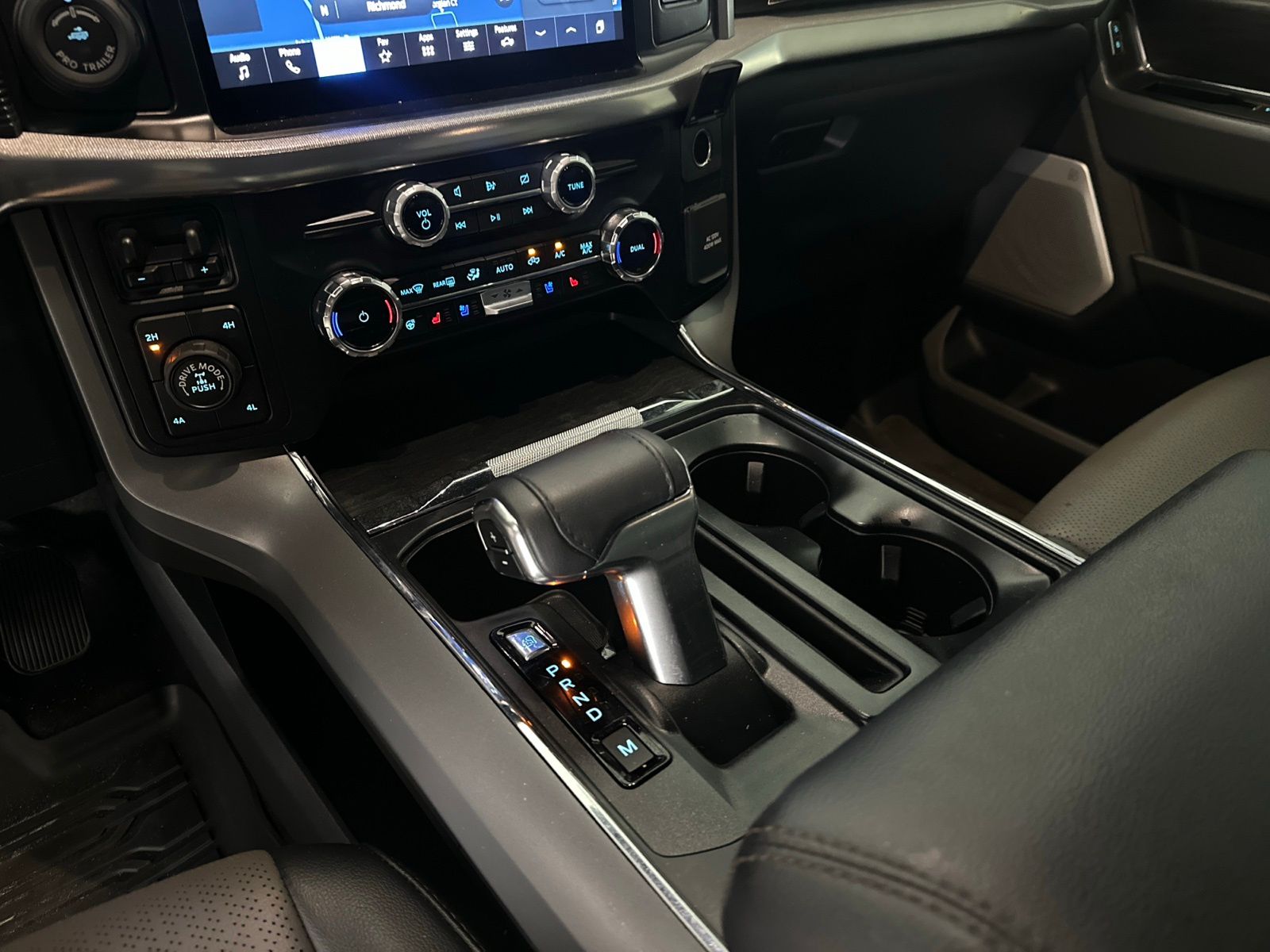 Used 2024 Star White Ford Lariat image 17