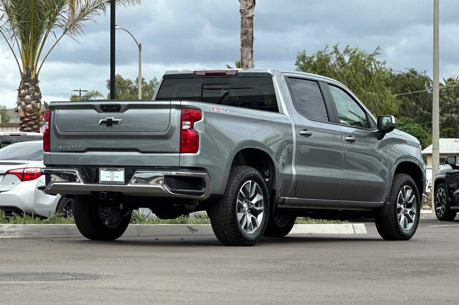 View vehicle photo 4