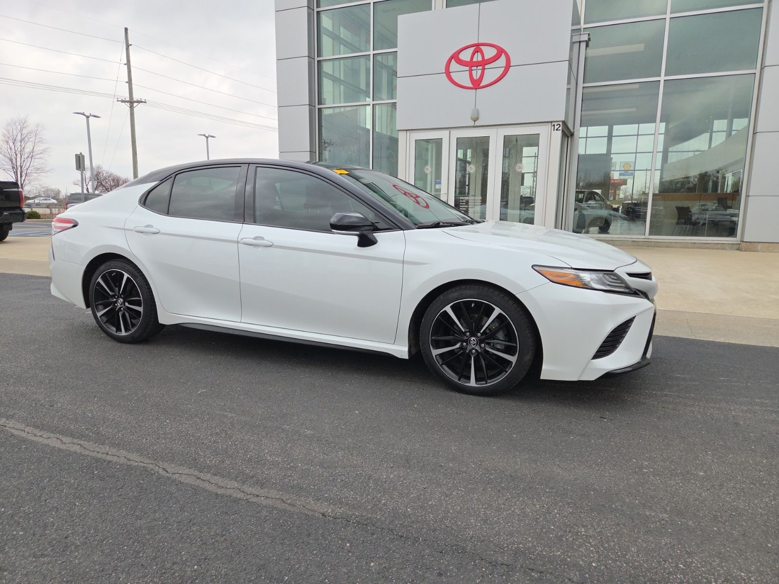 Wind Chill Pearl/Midnight Black Metallic 2019 Toyota Camry XSE FWD Sedan Front-Wheel Drive 8-Speed Automatic