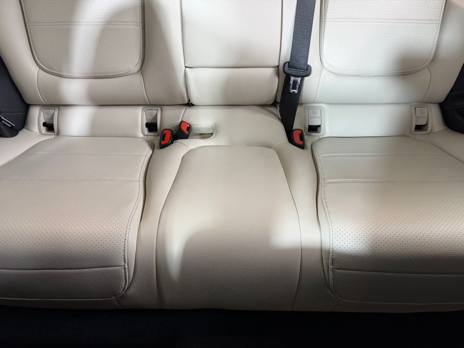 Used 2025 Black Mercedes-Benz GLC 300 image 35
