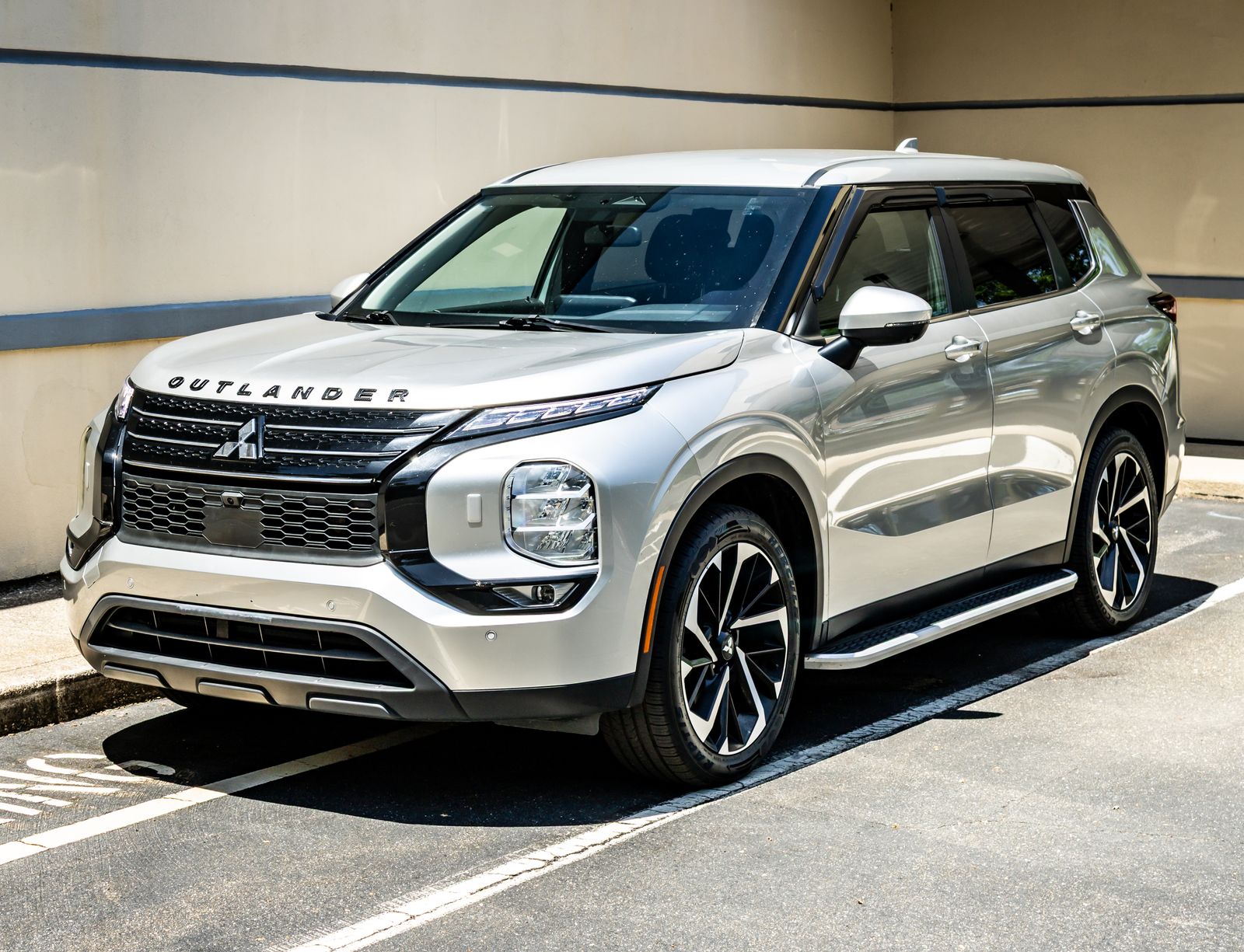 Gray 2024 Mitsubishi Outlander SUV / Crossover All-Wheel Drive Continuously Variable Transmission