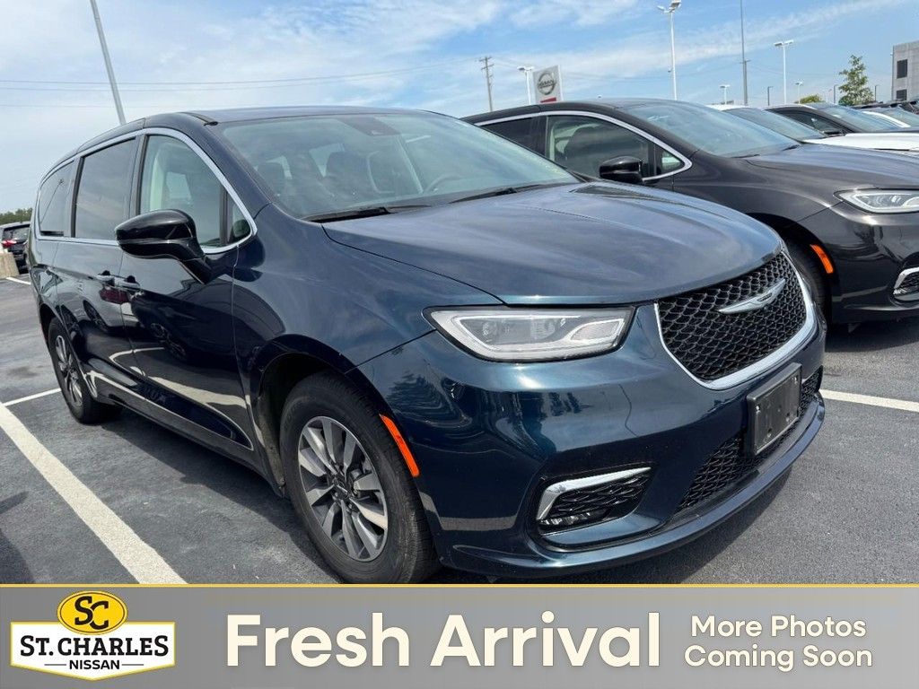  2024 Chrysler Pacifica Hybrid Select FWD   