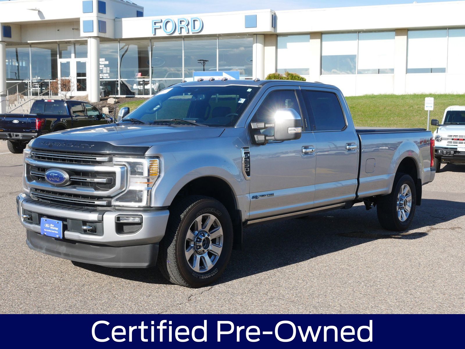 Iconic Silver Metallic 2022 Ford F-250 Super Duty Platinum Crew Cab 4WD Pickup Truck Four-Wheel Drive Automatic