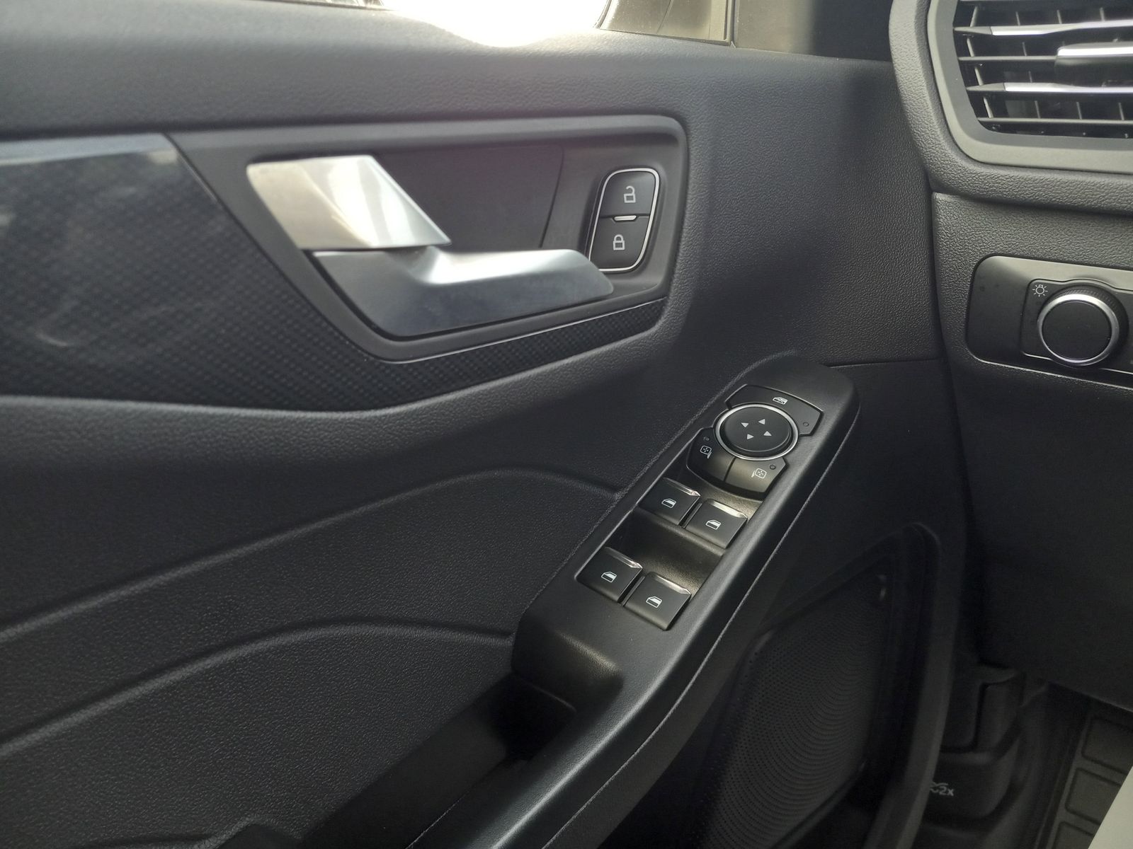 2025 Ford Escape image 25