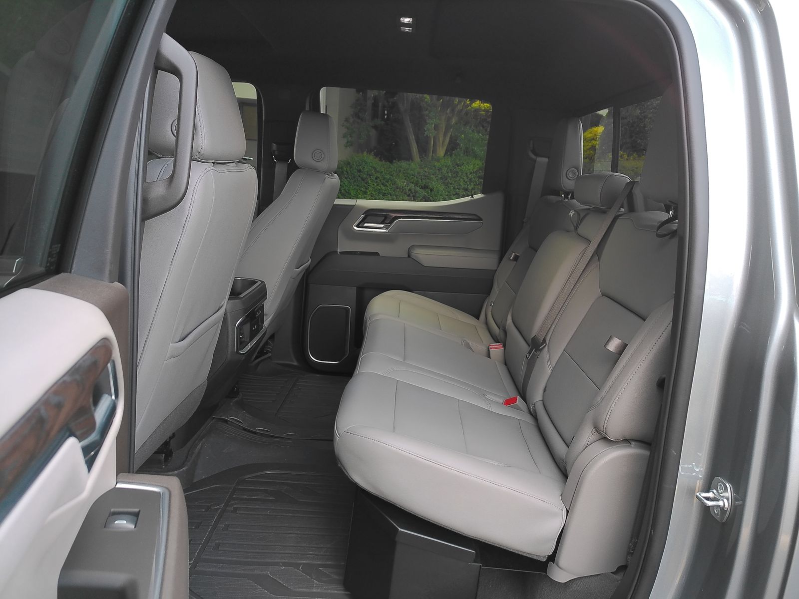 Used 2025 Silver GMC SLT image 7