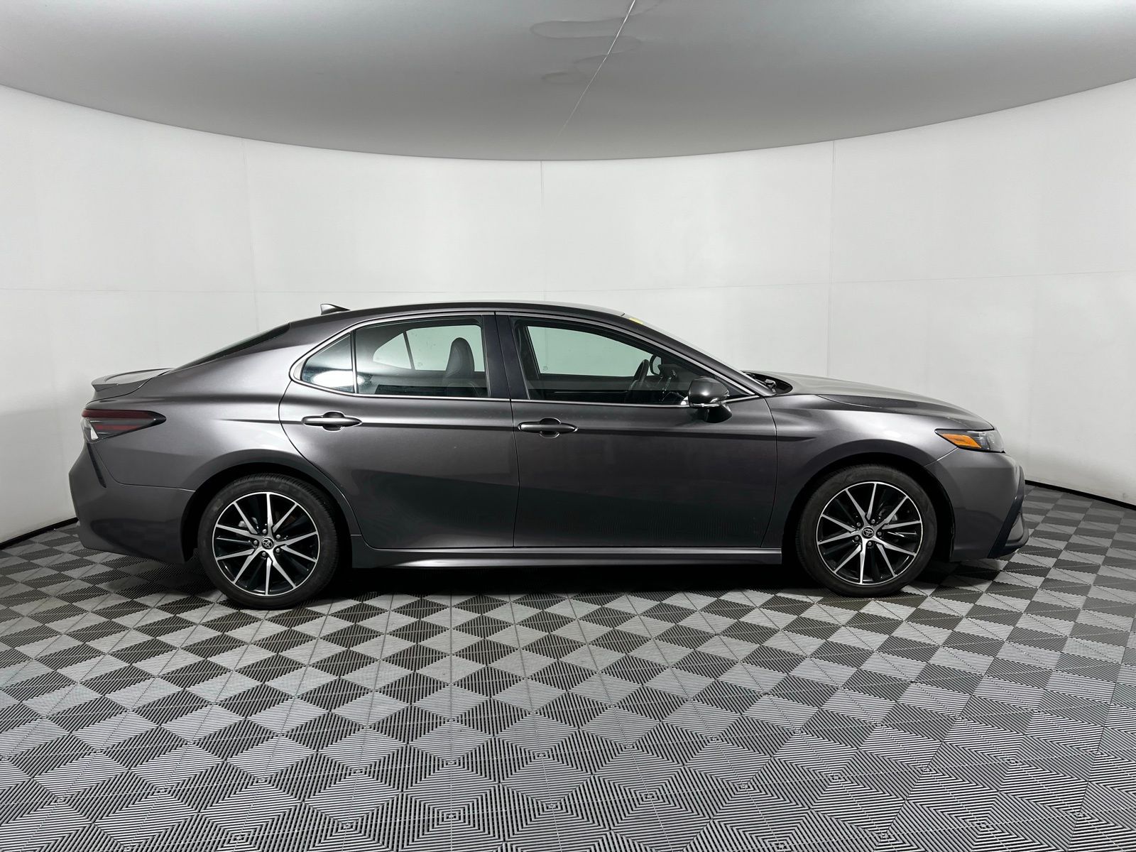 Thumbnail: 2020 Toyota Camry - 4