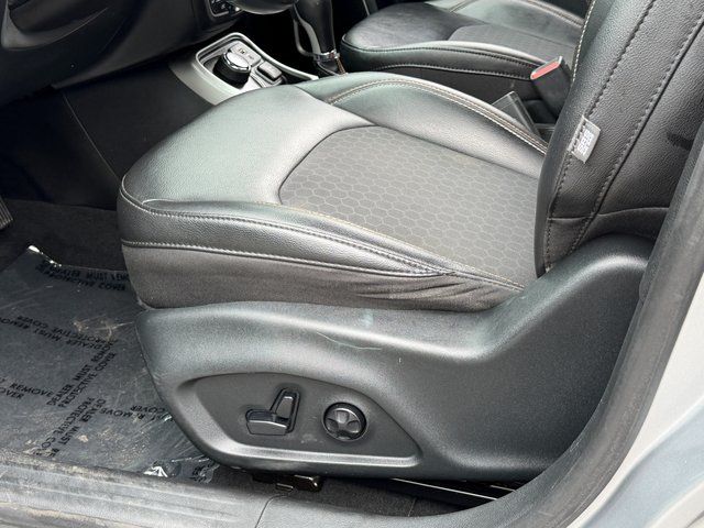 Used 2019 Billet Silver Metallic Jeep Latitude image 40