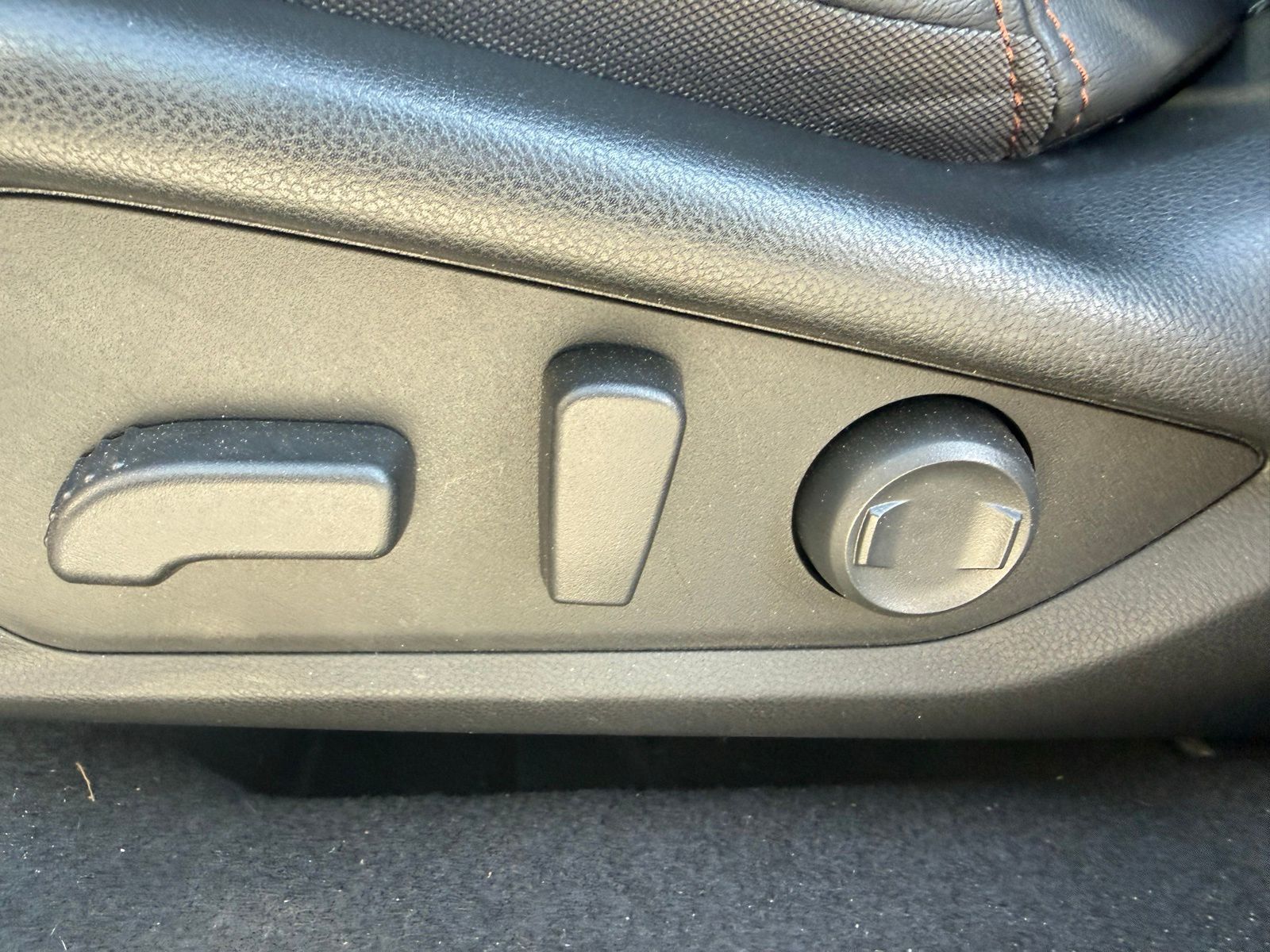 Used 2025 White Subaru Touring image 21