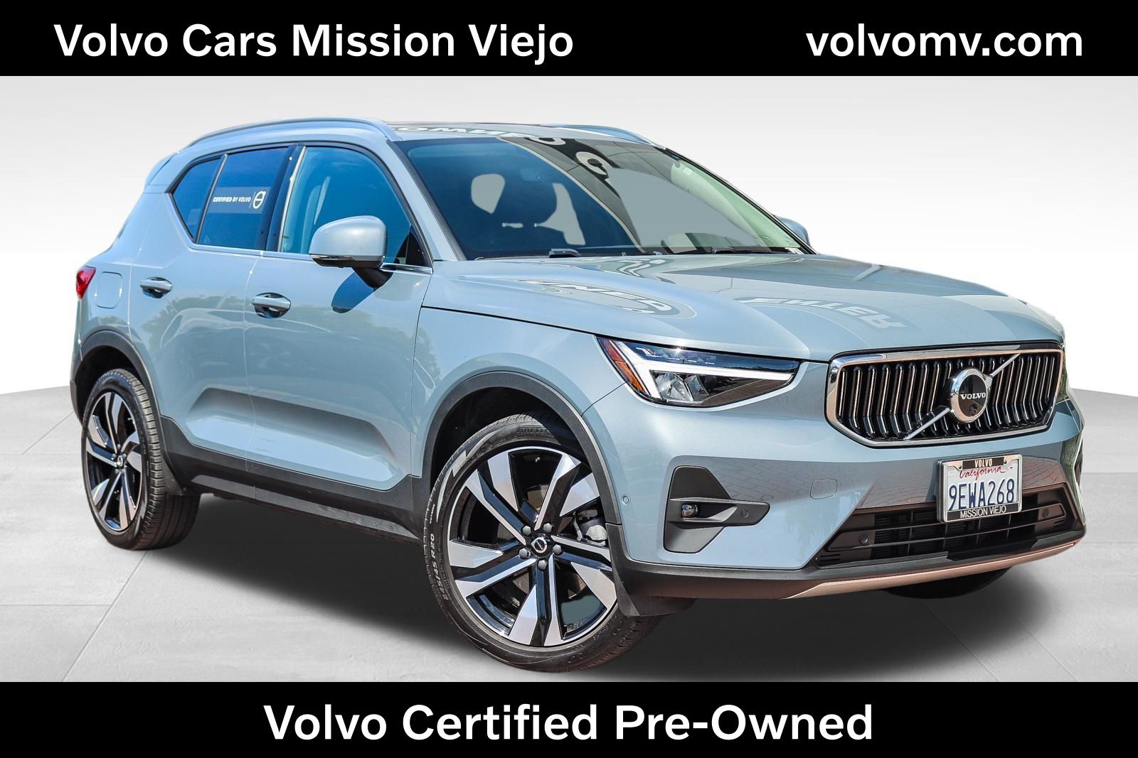 2023 Volvo XC40 B5 Plus Bright Theme