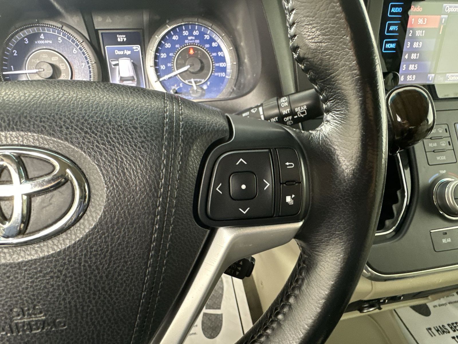 2016 Toyota Sienna Limited 12