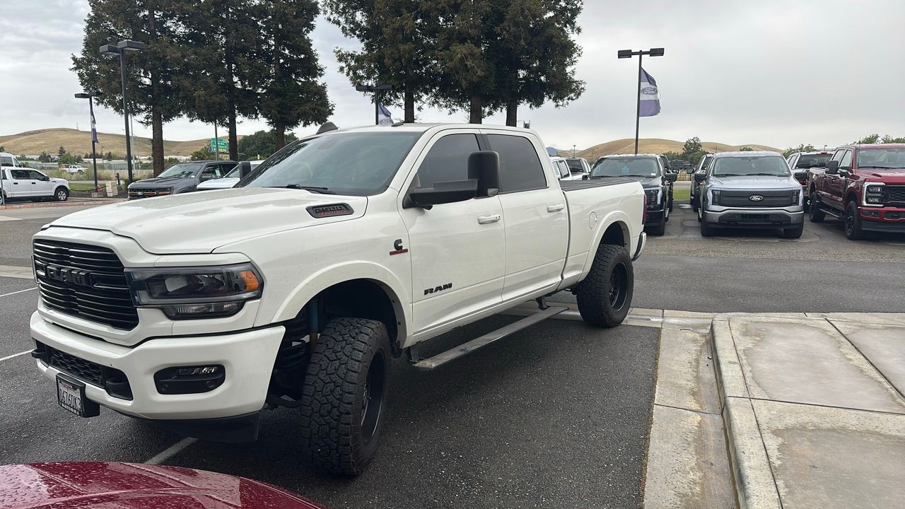 Pearl White 2022 RAM 2500 Laramie Crew Cab 4WD Pickup Truck Four-Wheel Drive 6-Speed Automatic