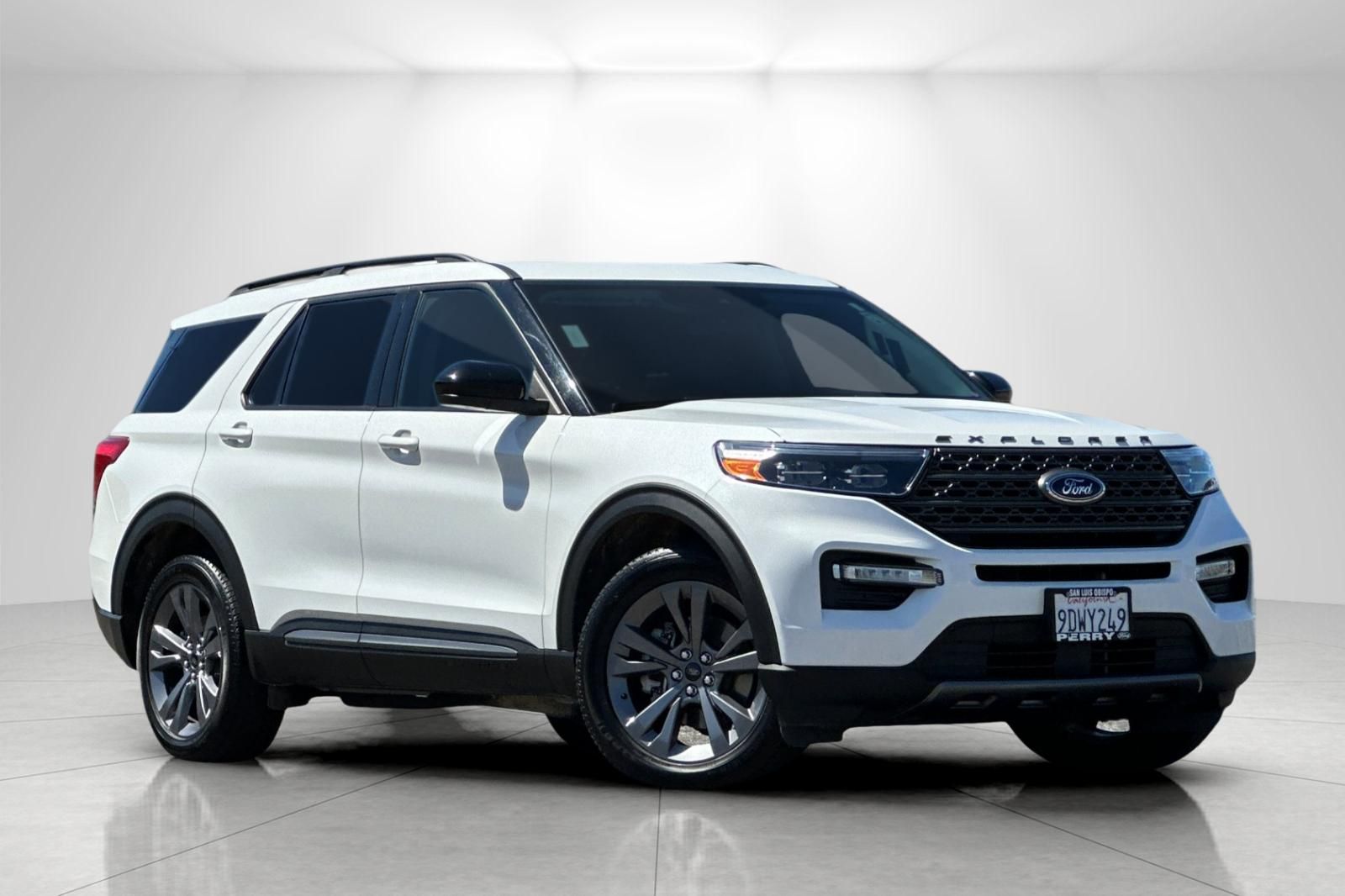 Star White Metallic Tri-Coat 2022 Ford Explorer SUV / Crossover All-Wheel Drive Automatic