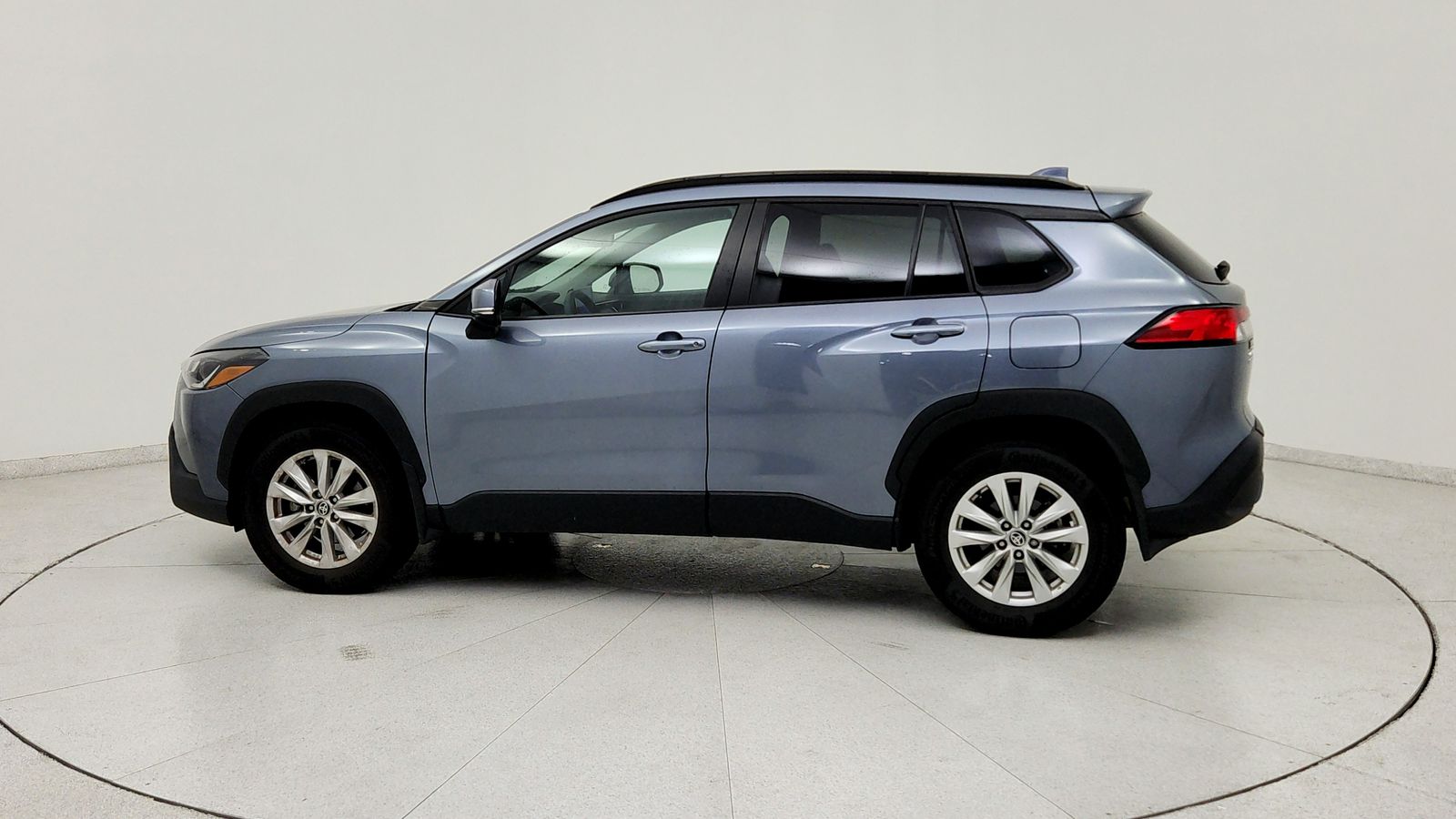 Used 2023  Toyota LE image 4