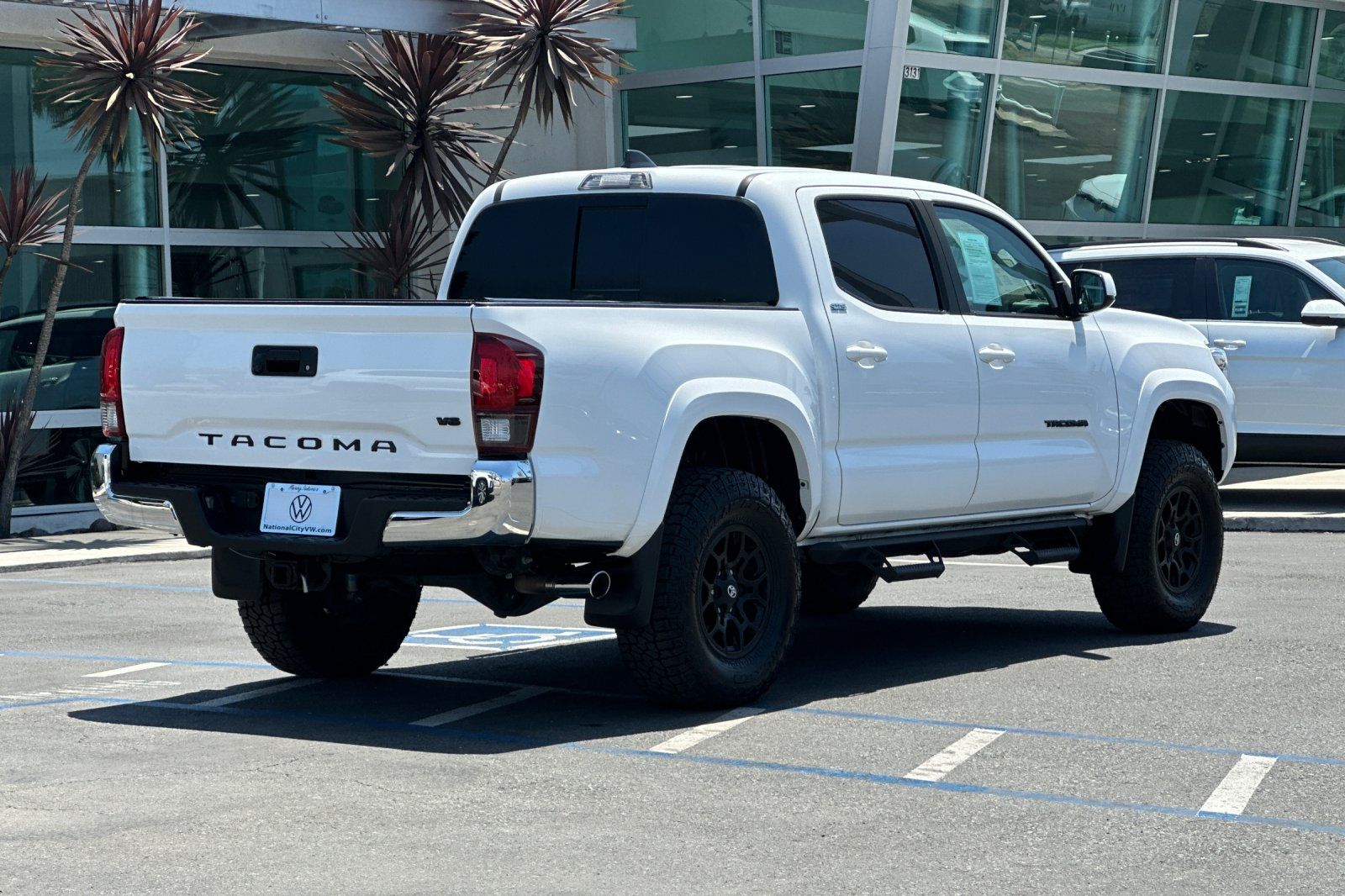 View vehicle photo 4