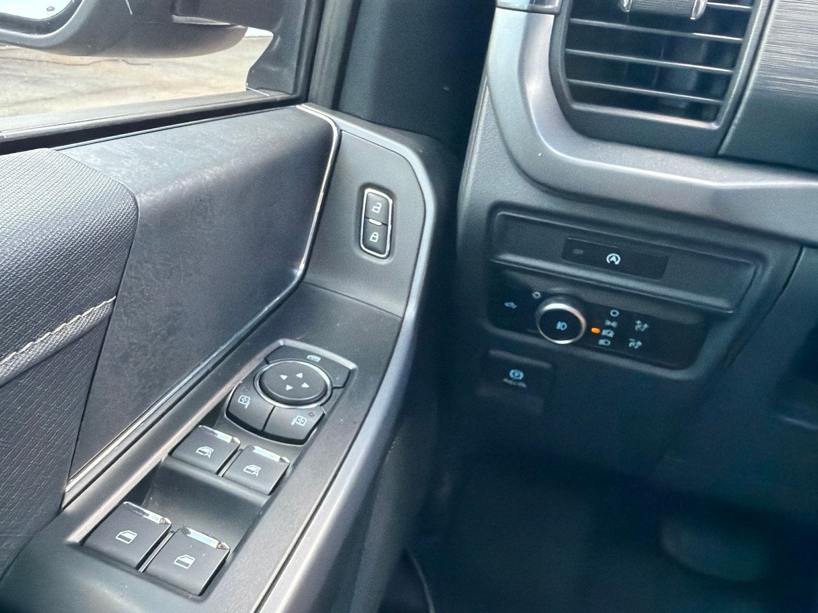 Used 2025 Carbonized Gray Metallic Ford XLT image 22