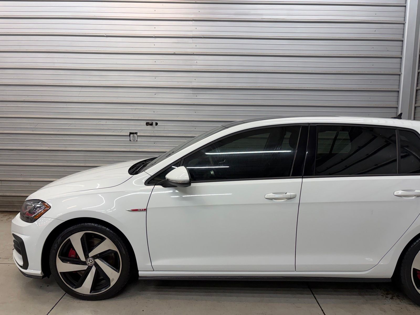 Photo 3 of 2020 Volkswagen Golf GTI SE