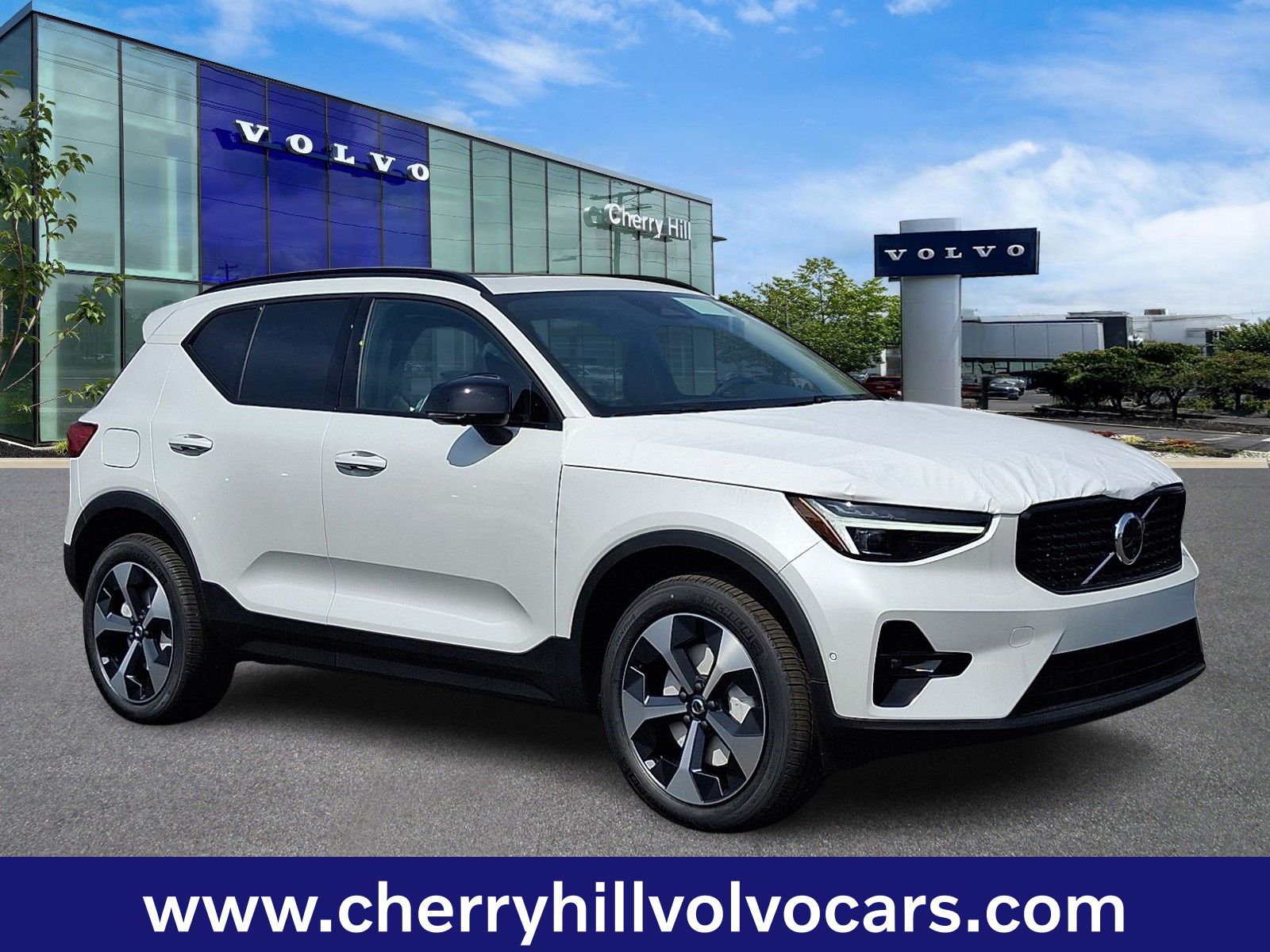 Crystal White 2026 Volvo XC40 B5 Plus AWD SUV / Crossover All-Wheel Drive Automatic