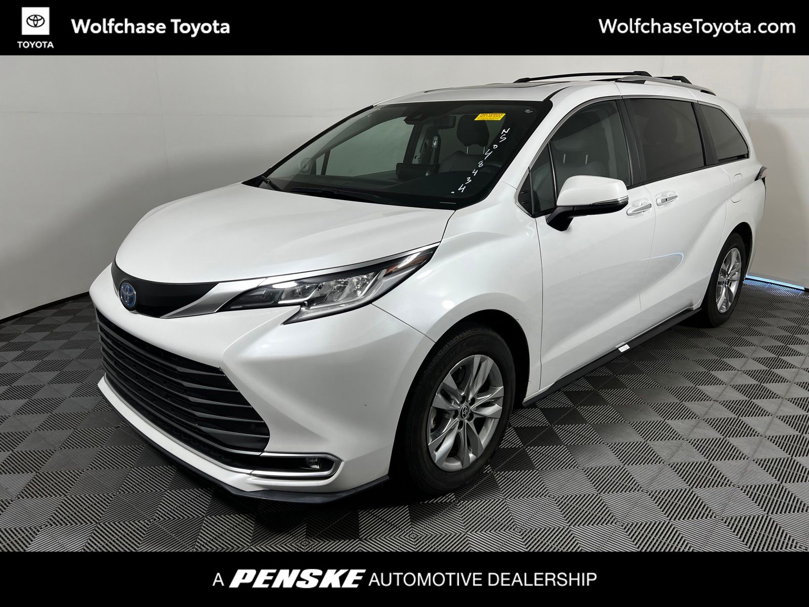 Thumbnail: 2022 Toyota Sienna - 1