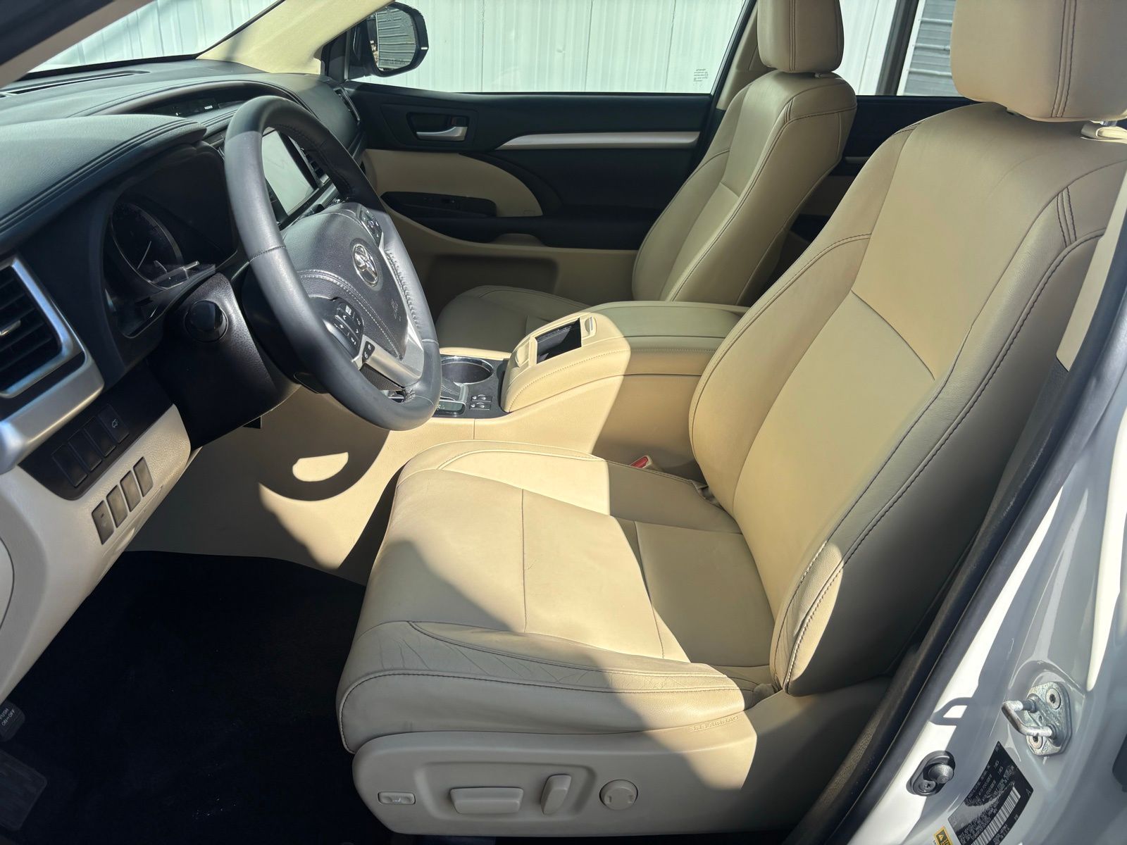 Used Car 2015 Toyota Highlander  Xle V6 For Sale Under $20,000 In Austin, Texas