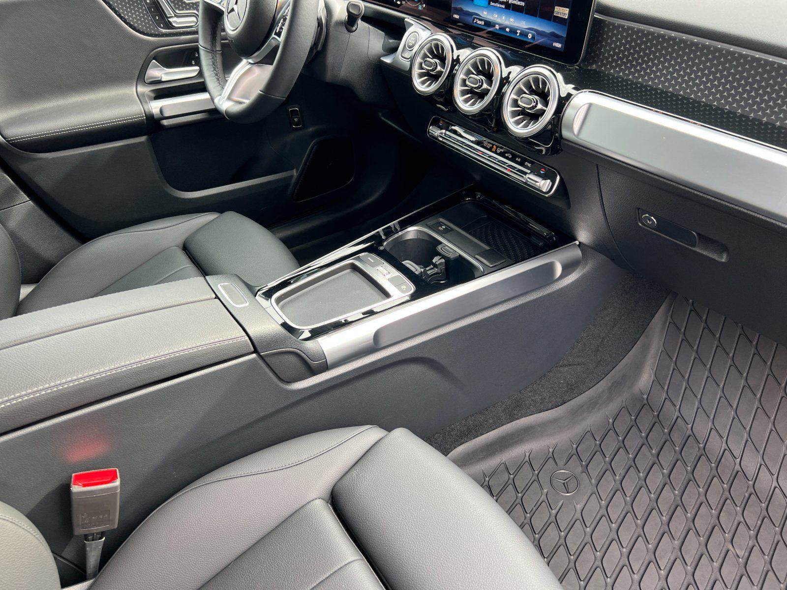 used 2024 Mercedes-Benz GLB car, priced at $39,999