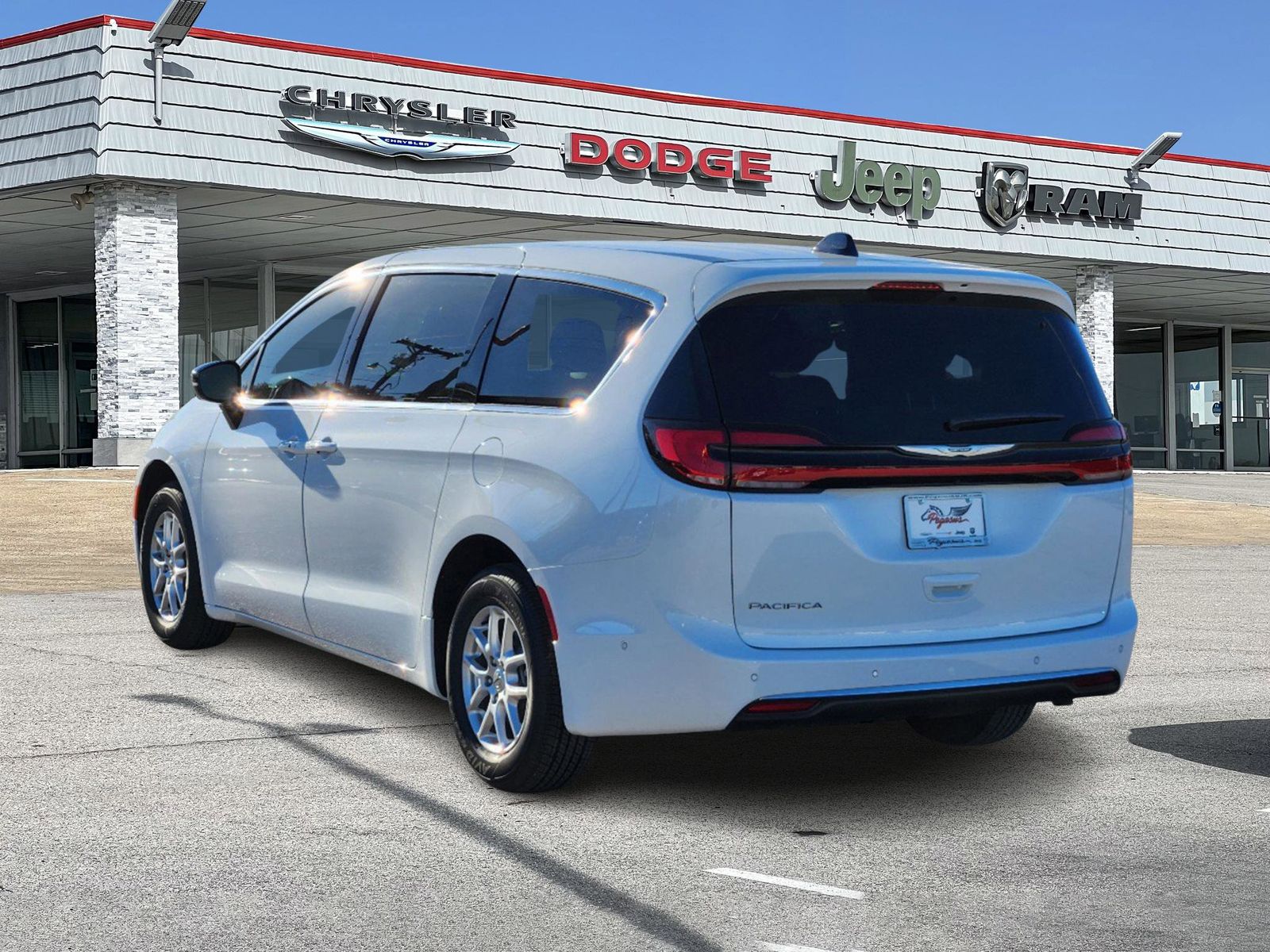 2025 Chrysler Pacifica  4