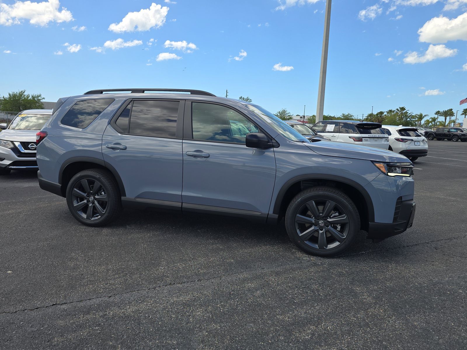 View vehicle photo 2