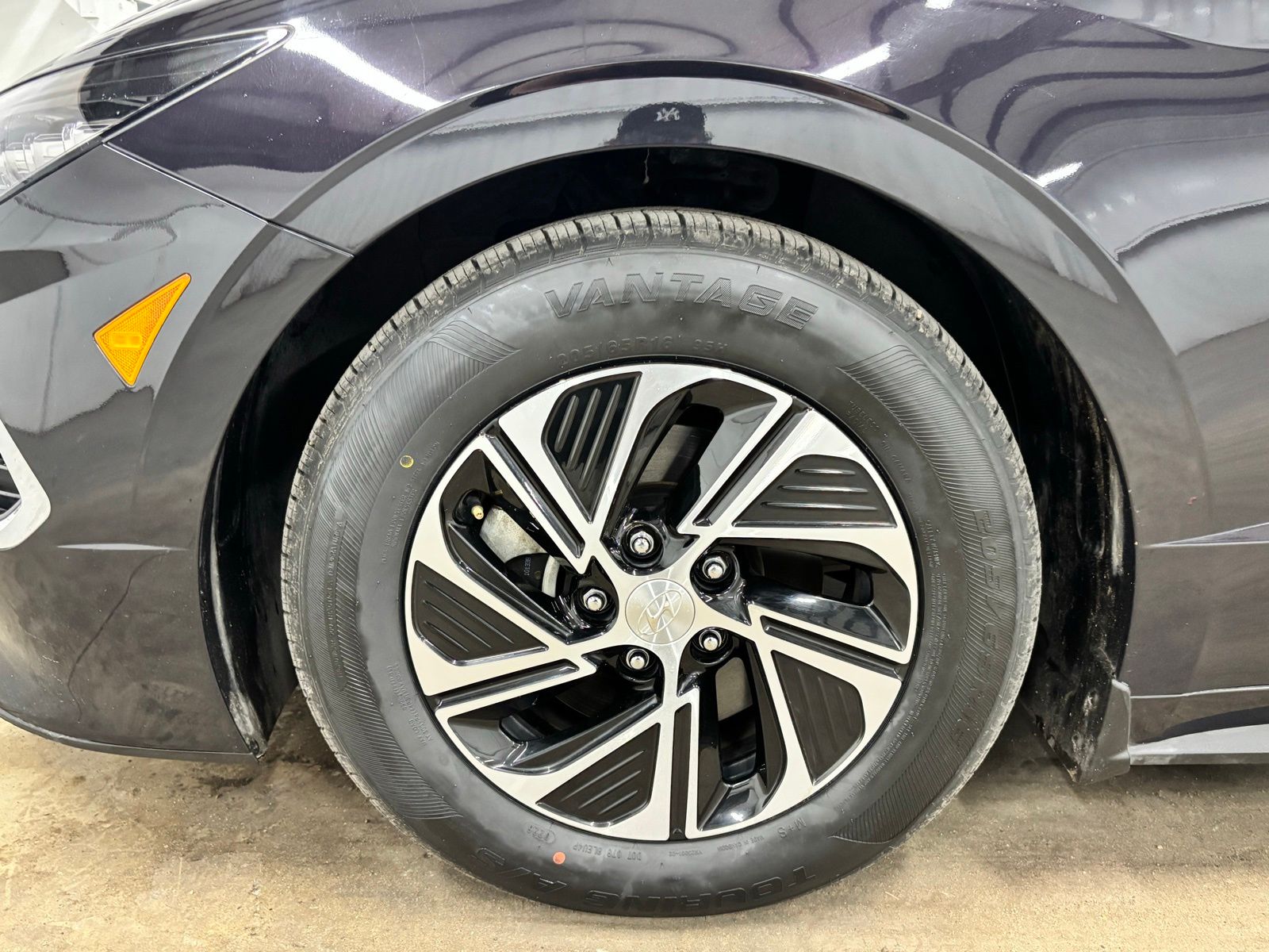 Used 2023 Blue Hyundai Blue image 9