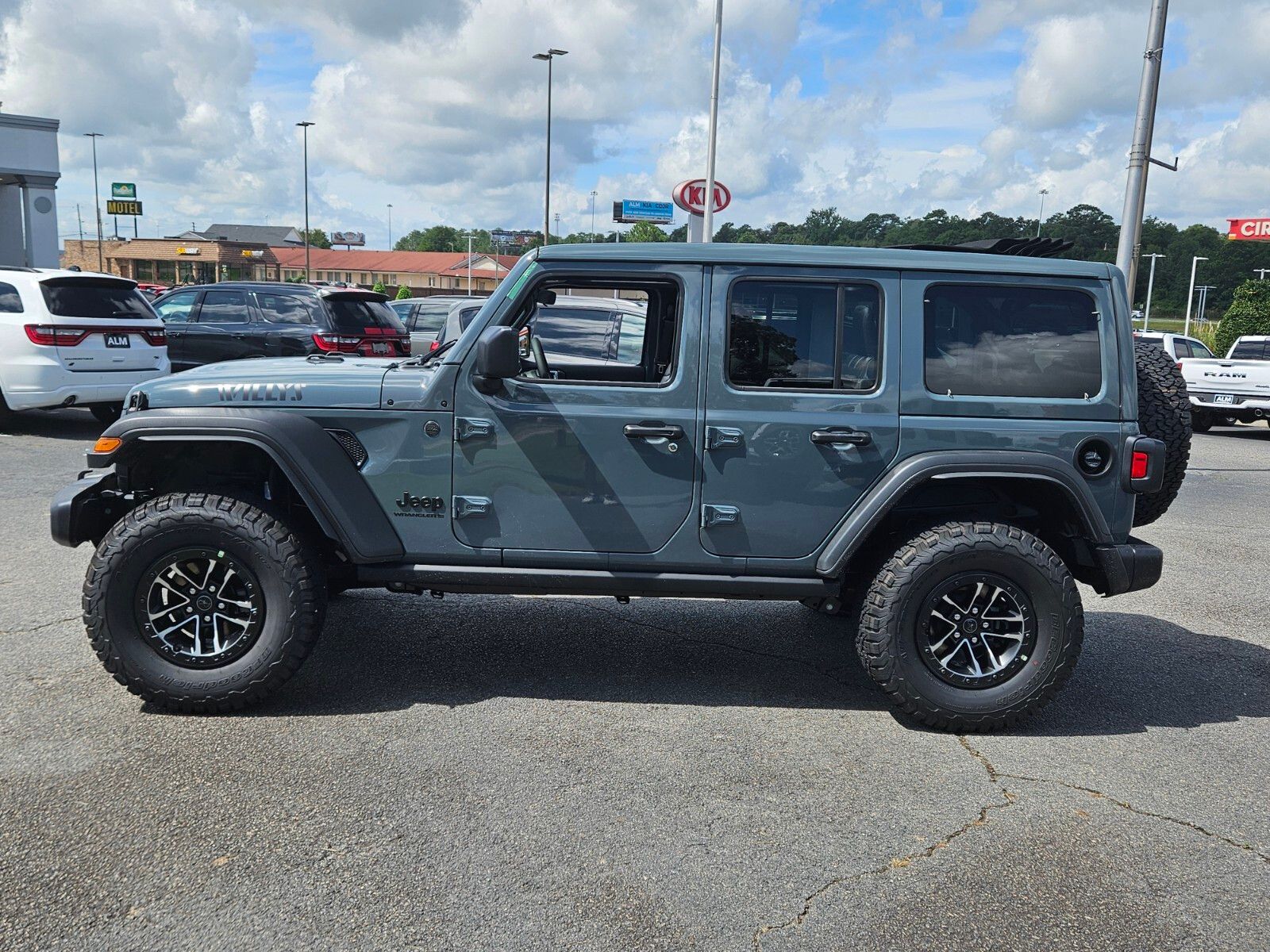 2025 Jeep Wrangler Willys photo 2