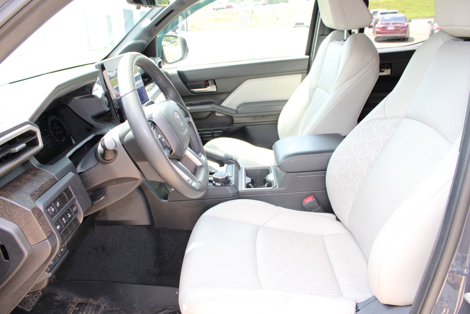 Used 2024  Toyota Limited image 9