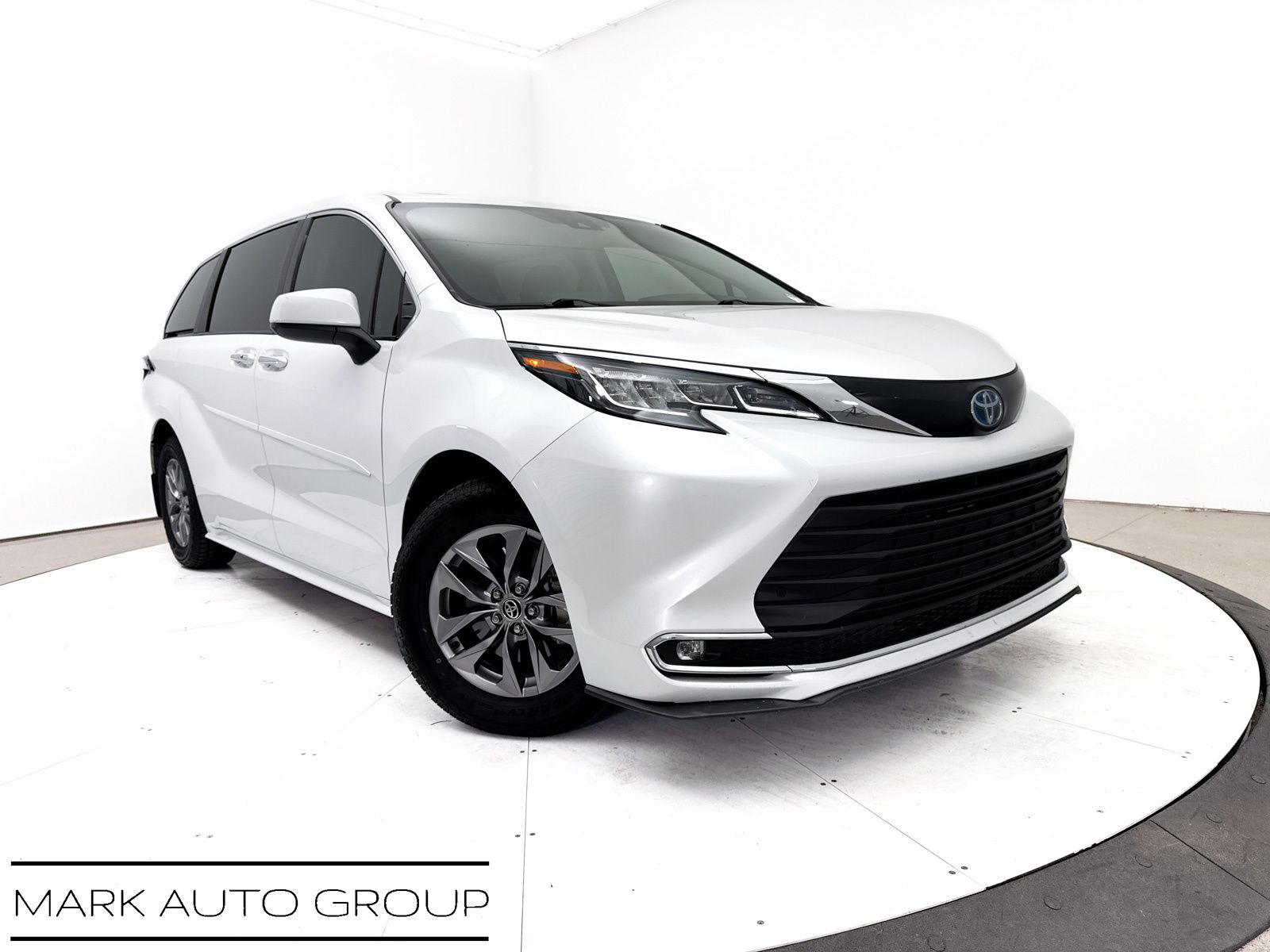 2023 Toyota Sienna XLE