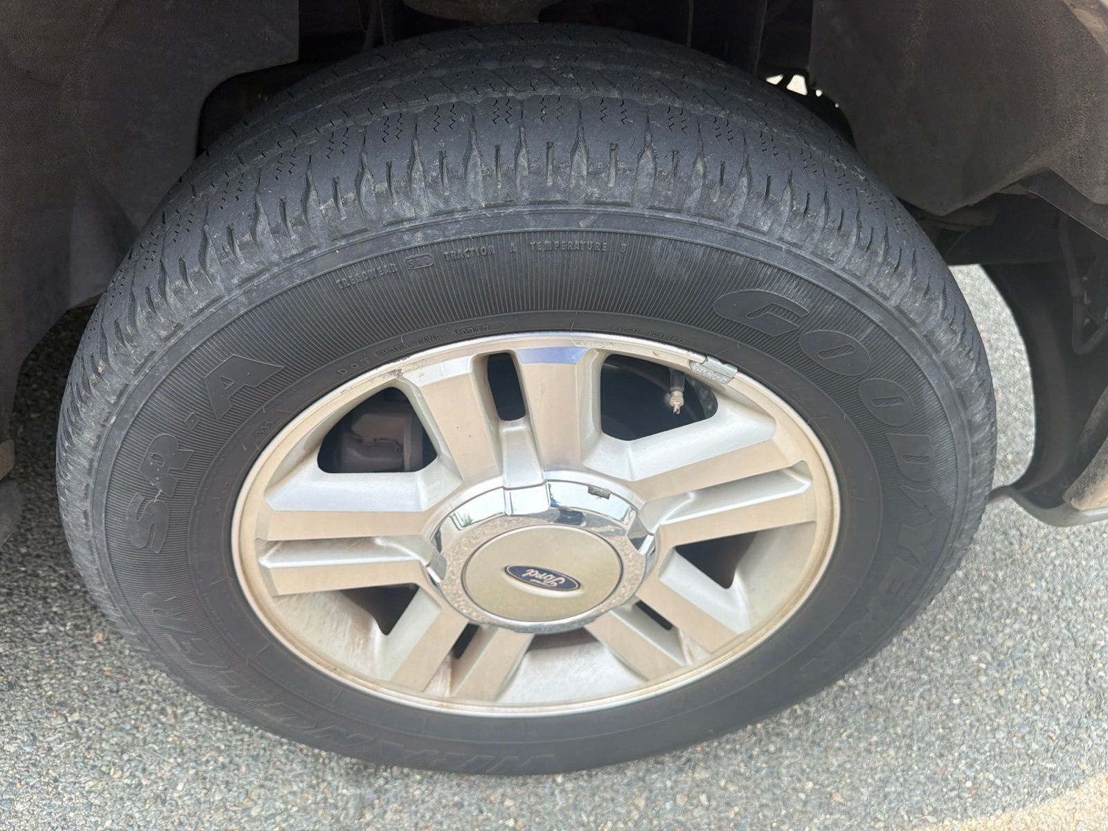 Used 2004  Ford Lariat image 23