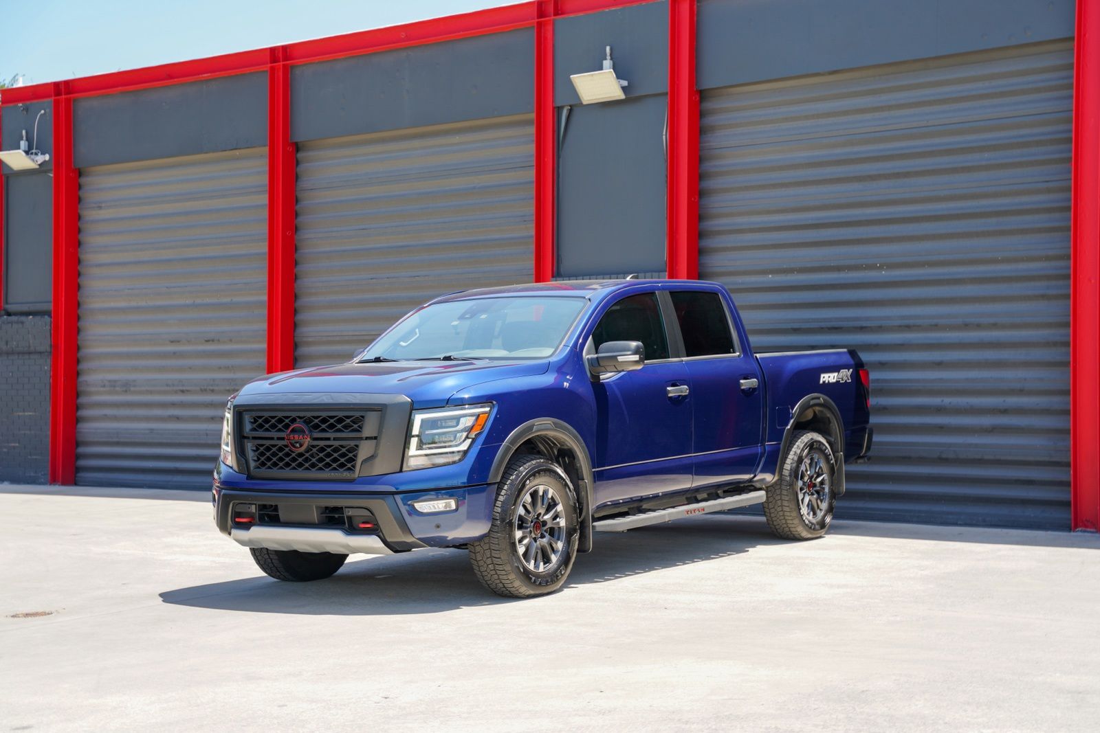 Deep Blue Pearl 2023 Nissan Titan Pickup Truck Four-Wheel Drive 9-Speed Automatic