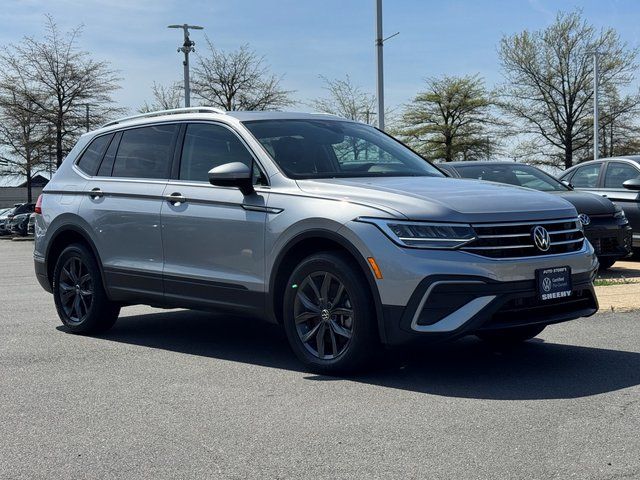 Pyrite Silver Metallic 2023 Volkswagen Tiguan SE 4Motion SUV / Crossover All-Wheel Drive 8-Speed Automatic