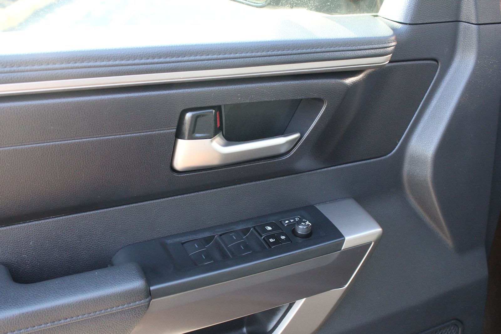 Used 2023  Toyota SR5 image 23
