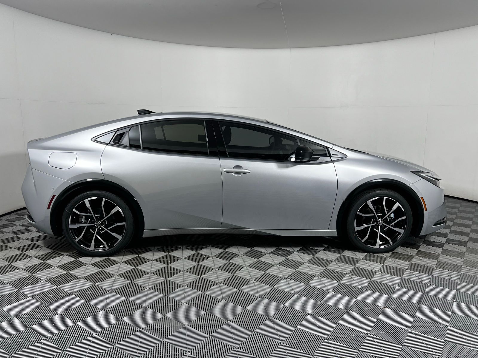 2024 Toyota Prius Prime Premium 4