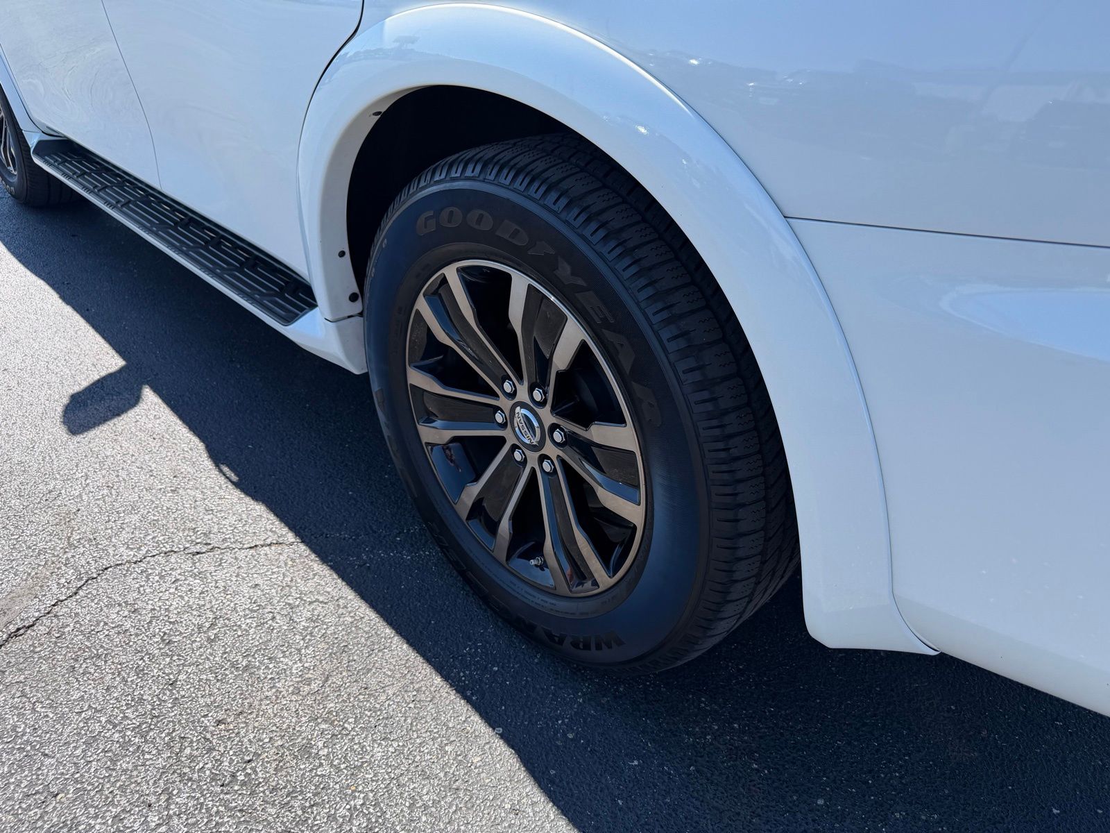 2020 Nissan Armada image 9